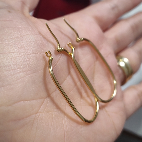 Oblong Hoop Earring 18k Real Gold - Picture 3 of 8